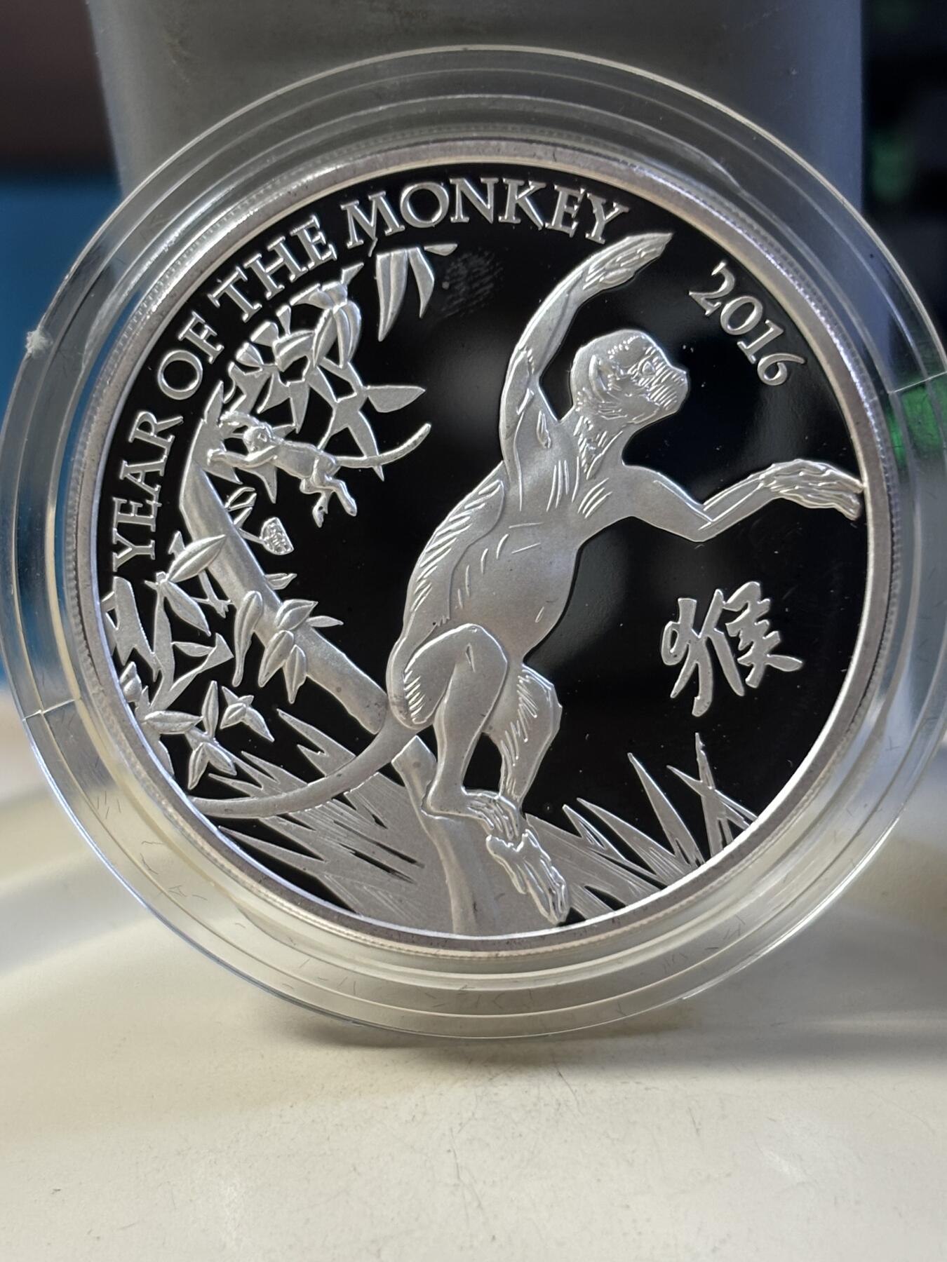 第181期拍卖 英国2016年中国生肖系列猴年纪念银币，999银，31.21克，发行量5888枚，有氧化