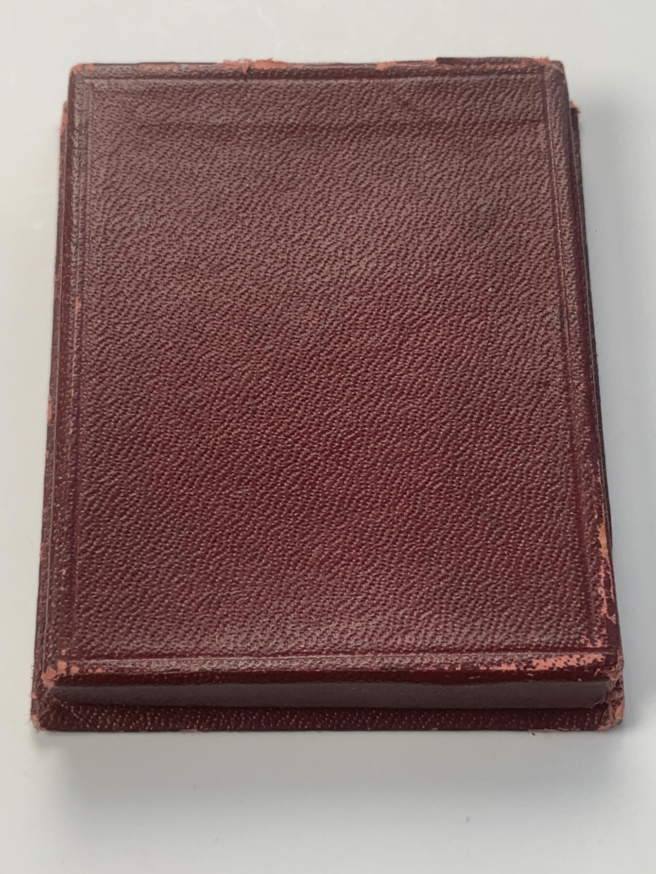 掌中浮雕-藏着的欧洲第040场 1911年法国鲁贝国际博览会镀银铜章，39*54mm，原盒有破损