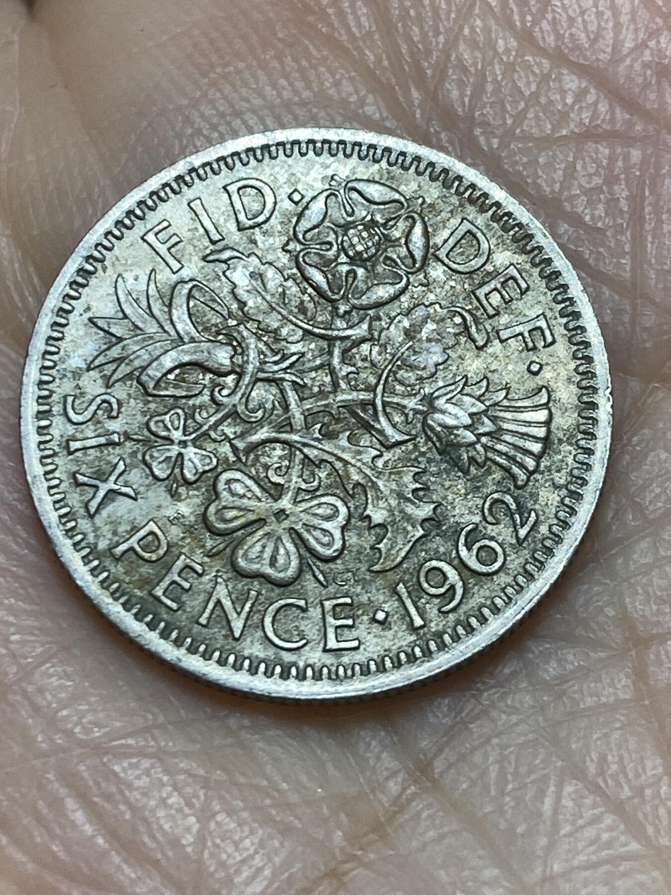 2025年第一百二十二场(总第一百四十八场）外国好品散币(免佣金) 英国🇬🇧1962年6便士(伊丽莎白二世青年桂冠第二版)