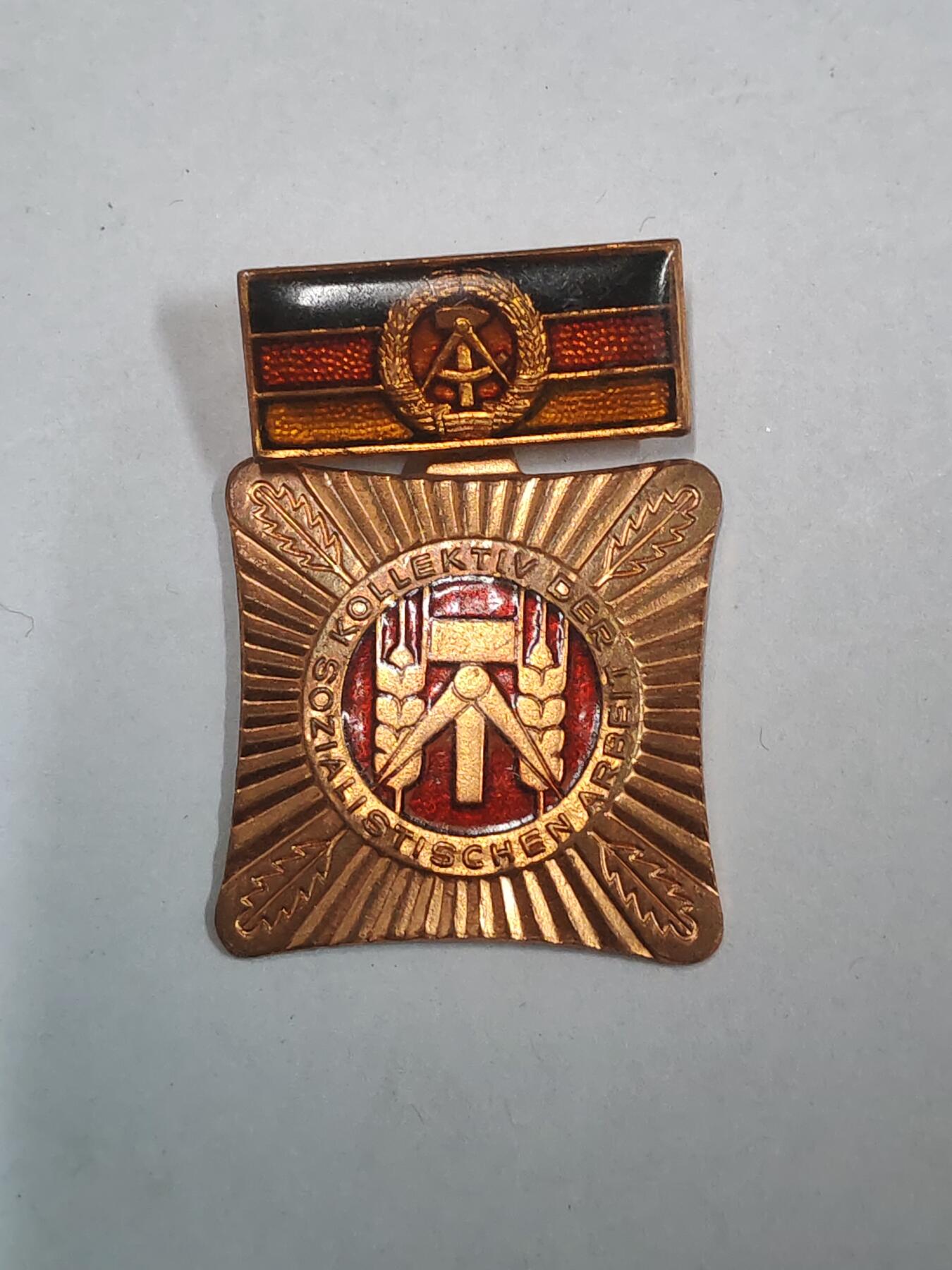 韵星假日拍卖第三十期 -- Rimey Holidays Auction 30 民主德国集体劳动模范奖章