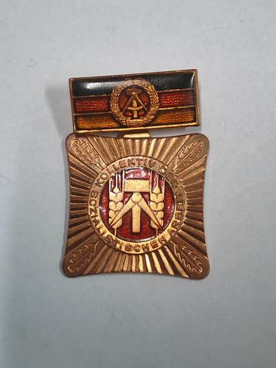 韵星假日拍卖第三十期 -- Rimey Holidays Auction 30 - 民主德国集体劳动模范奖章