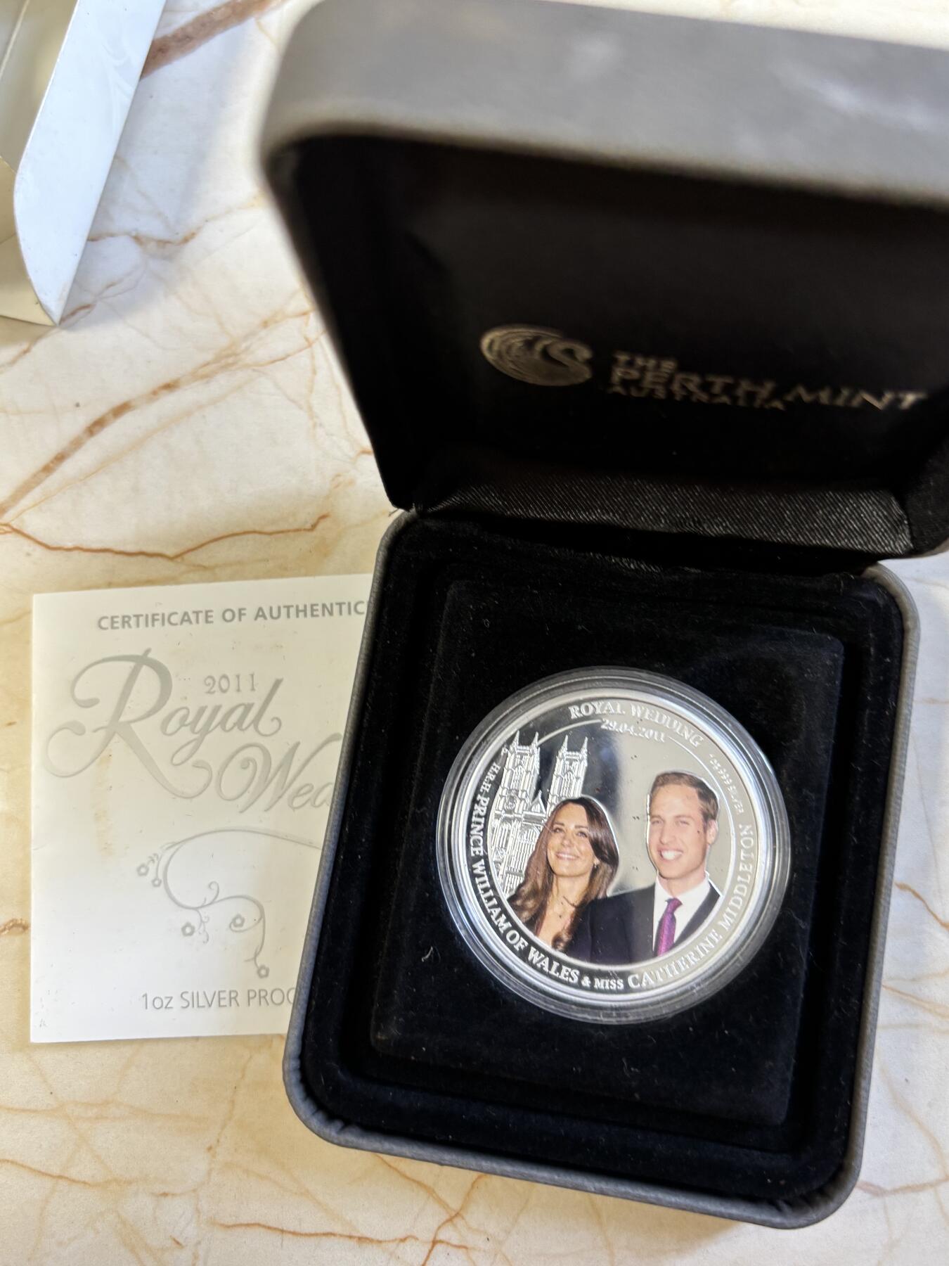 第181期拍卖 澳大利亚2011年皇室婚礼威廉王子结婚精制纪念银币,999银，1盎司，直径40毫米