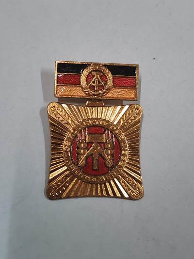 韵星假日拍卖第三十期 -- Rimey Holidays Auction 30 - 民主德国集体劳动模范奖章