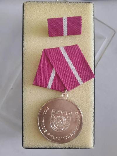 韵星假日拍卖第三十期 -- Rimey Holidays Auction 30 - 民主德国银级民防忠诚服务奖章 带原盒略
