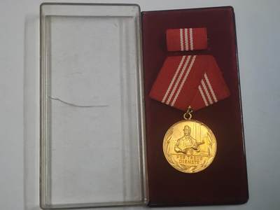 韵星假日拍卖第三十期 -- Rimey Holidays Auction 30 - 民主德国金级工战队忠诚服务奖章 带原盒略