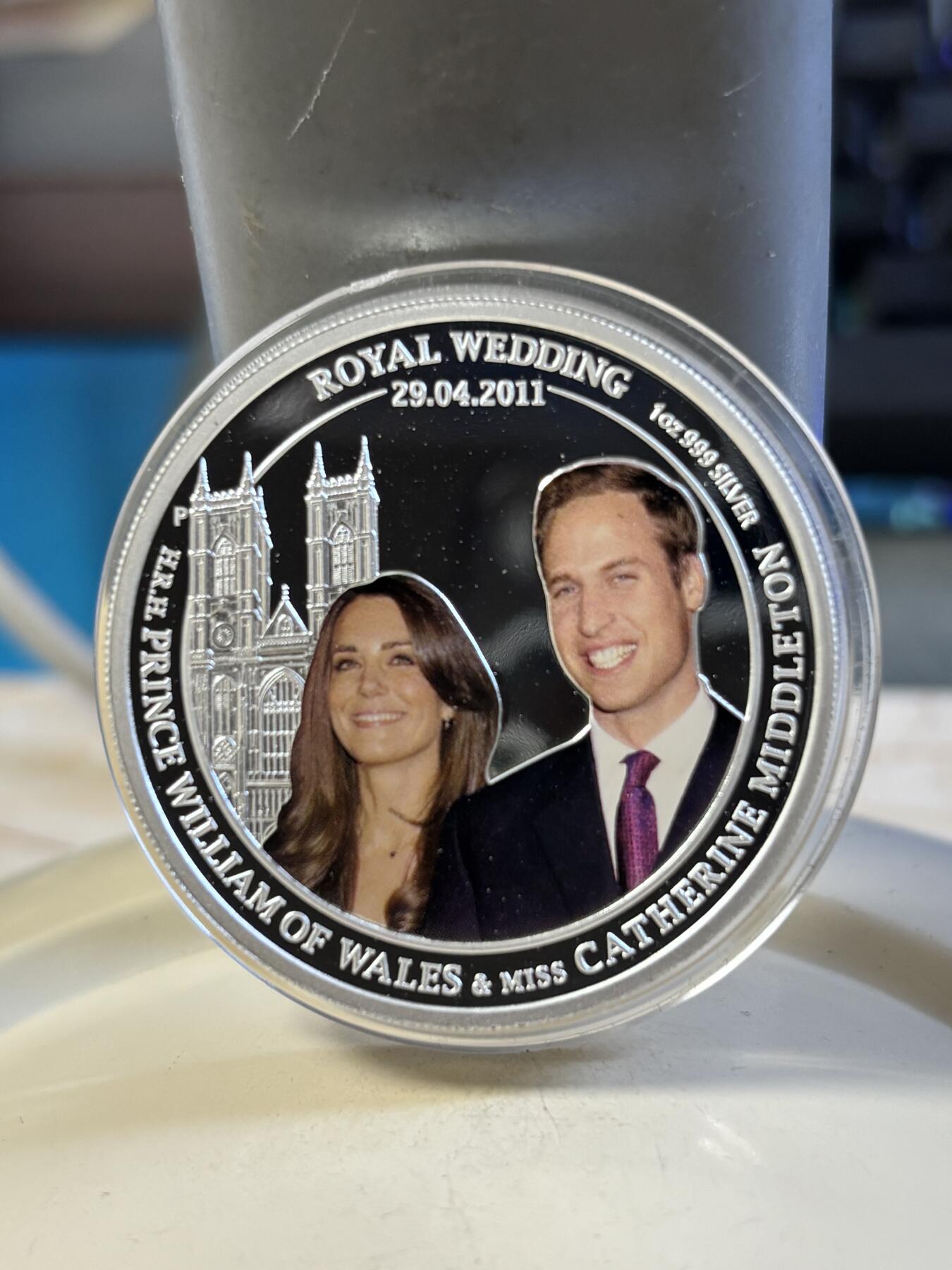 第181期拍卖 澳大利亚2011年皇室婚礼威廉王子结婚精制纪念银币,999银，1盎司，直径40毫米