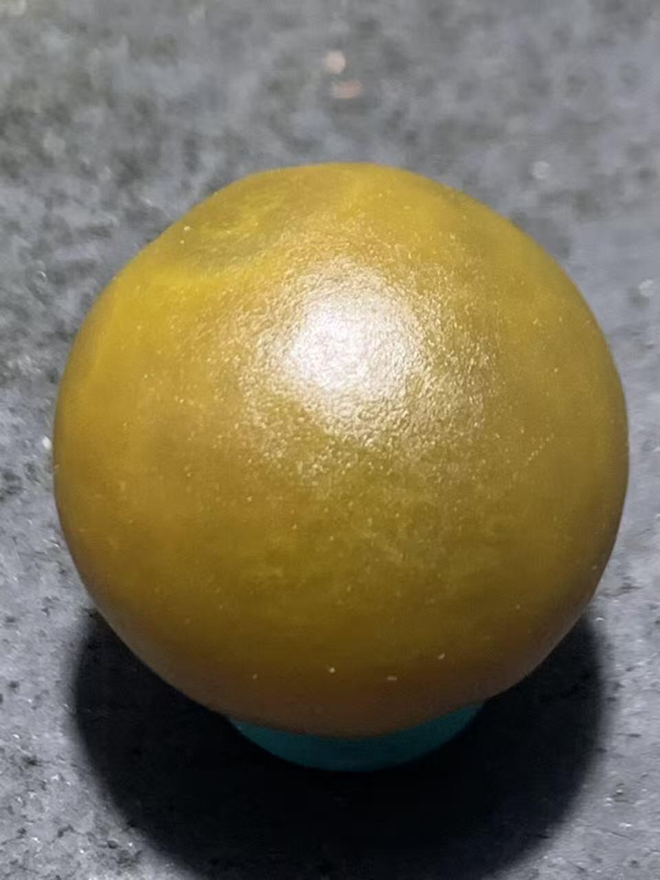 精美亚光高玉化冻料战国红玛瑙手工俏色巧雕牛头圆珠一个