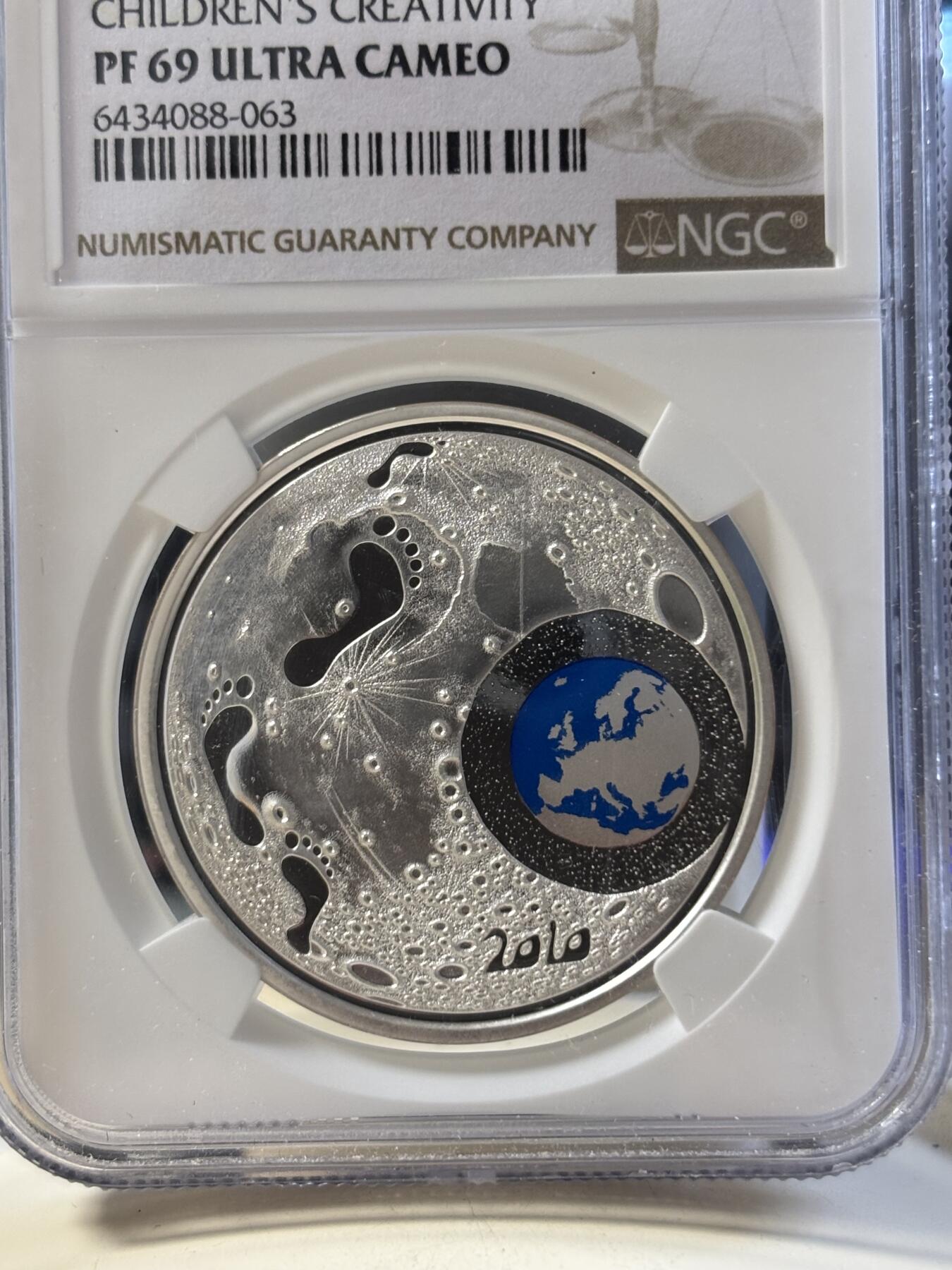 第181期拍卖 获奖币芬兰2010年儿童与创造力彩色精制纪念银币原盒证书NGC-PF69，925银，33.62克，获得克劳斯2012年度最富激情币大奖
