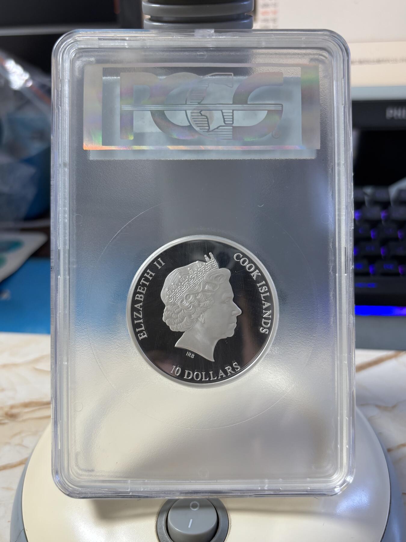 第181期拍卖 库克2016年人类里程碑镶微型迷宫纪念银币PCGS-PR69，999银，50克，发行量999枚，评级盒有裂痕
