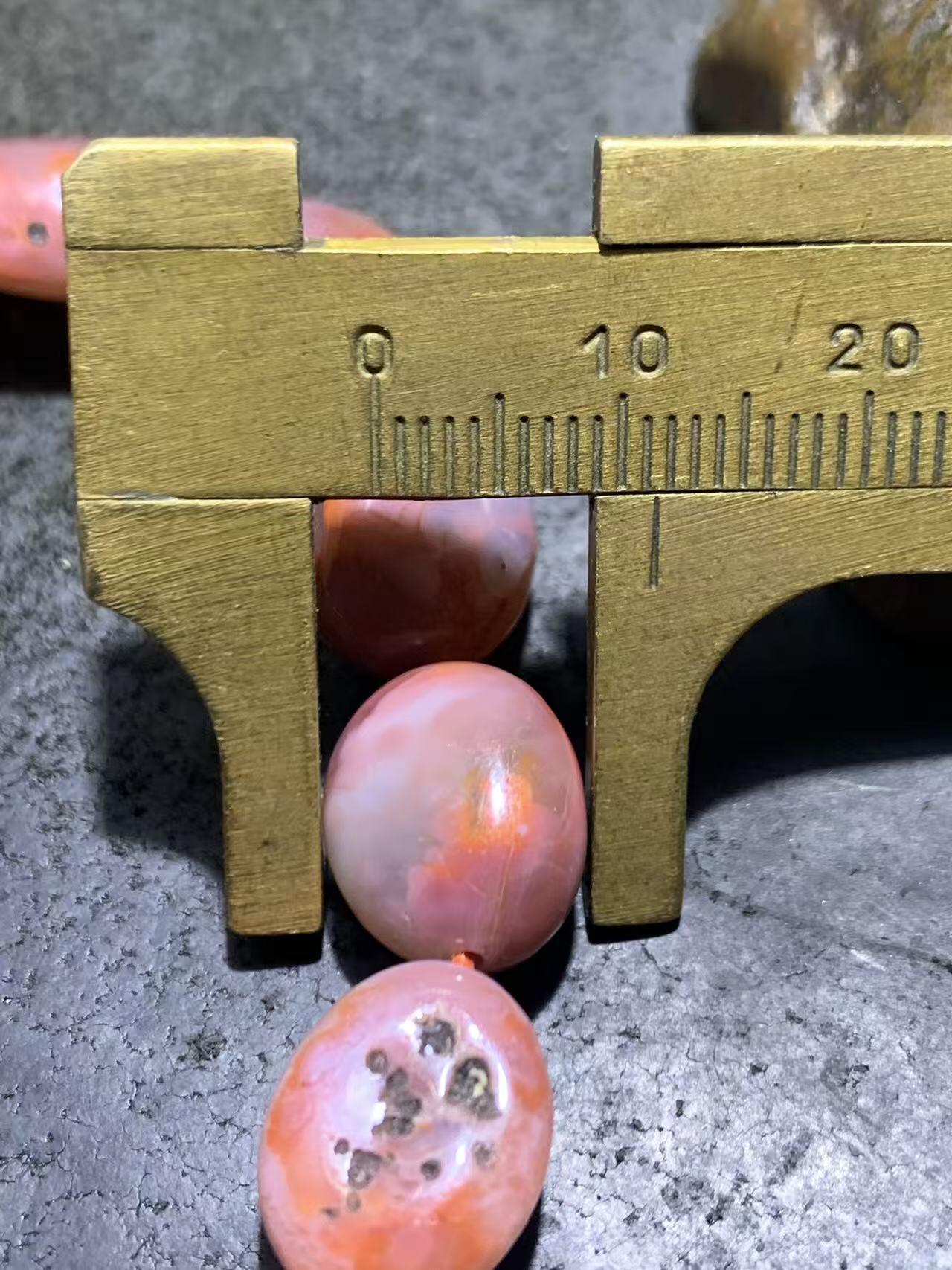 川料原皮红白冰飘南红玛瑙随形单圈手串一条，