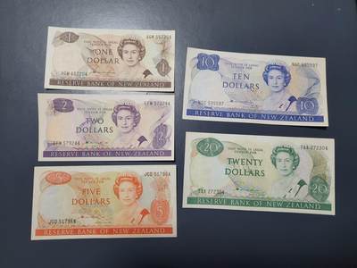 11月5号晚上8点 外国纸币自动截拍第51场 - 新西兰 第一版签名 一套 美品