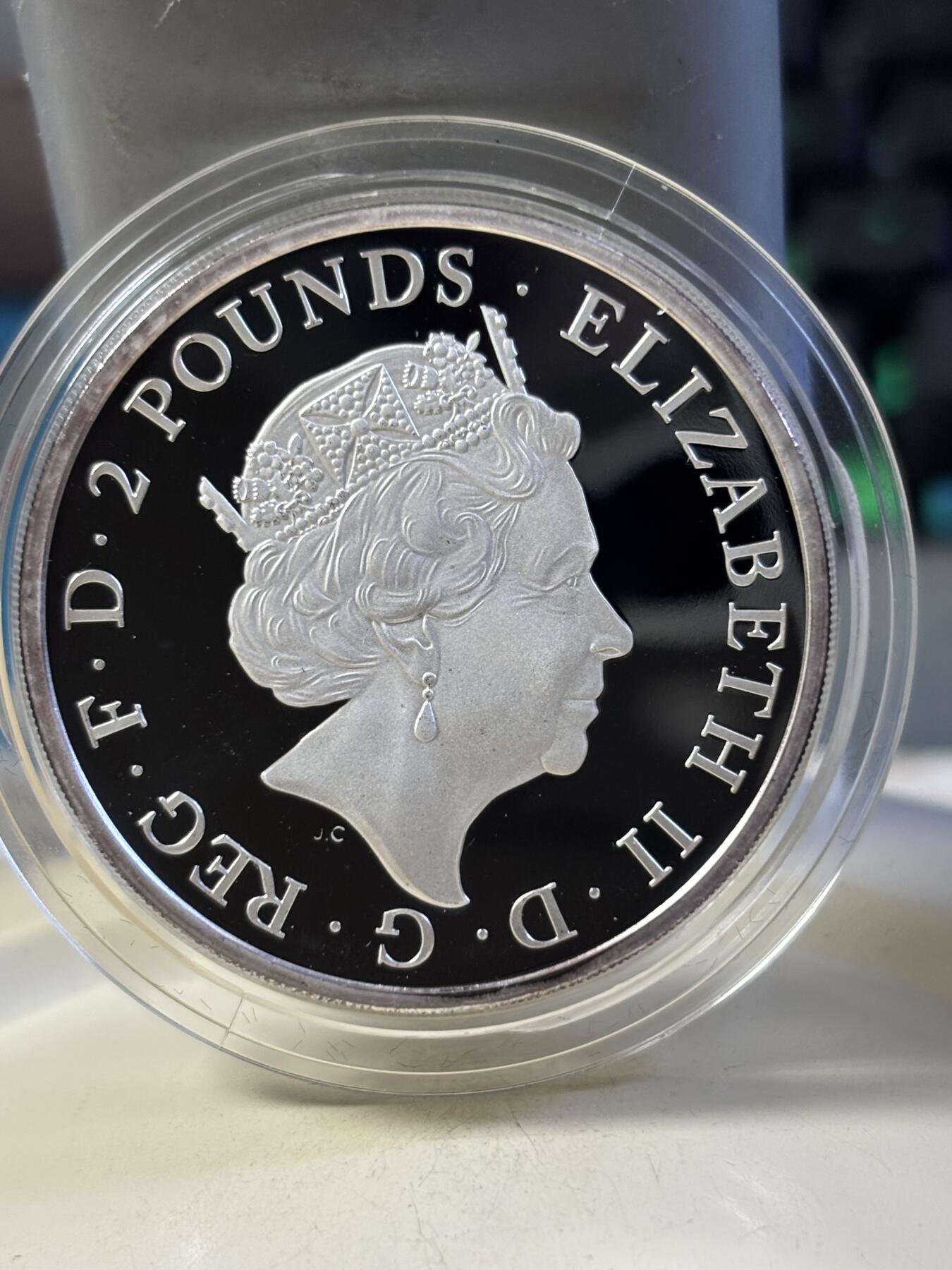 第181期拍卖 英国2016年中国生肖系列猴年纪念银币，999银，31.21克，发行量5888枚，有氧化