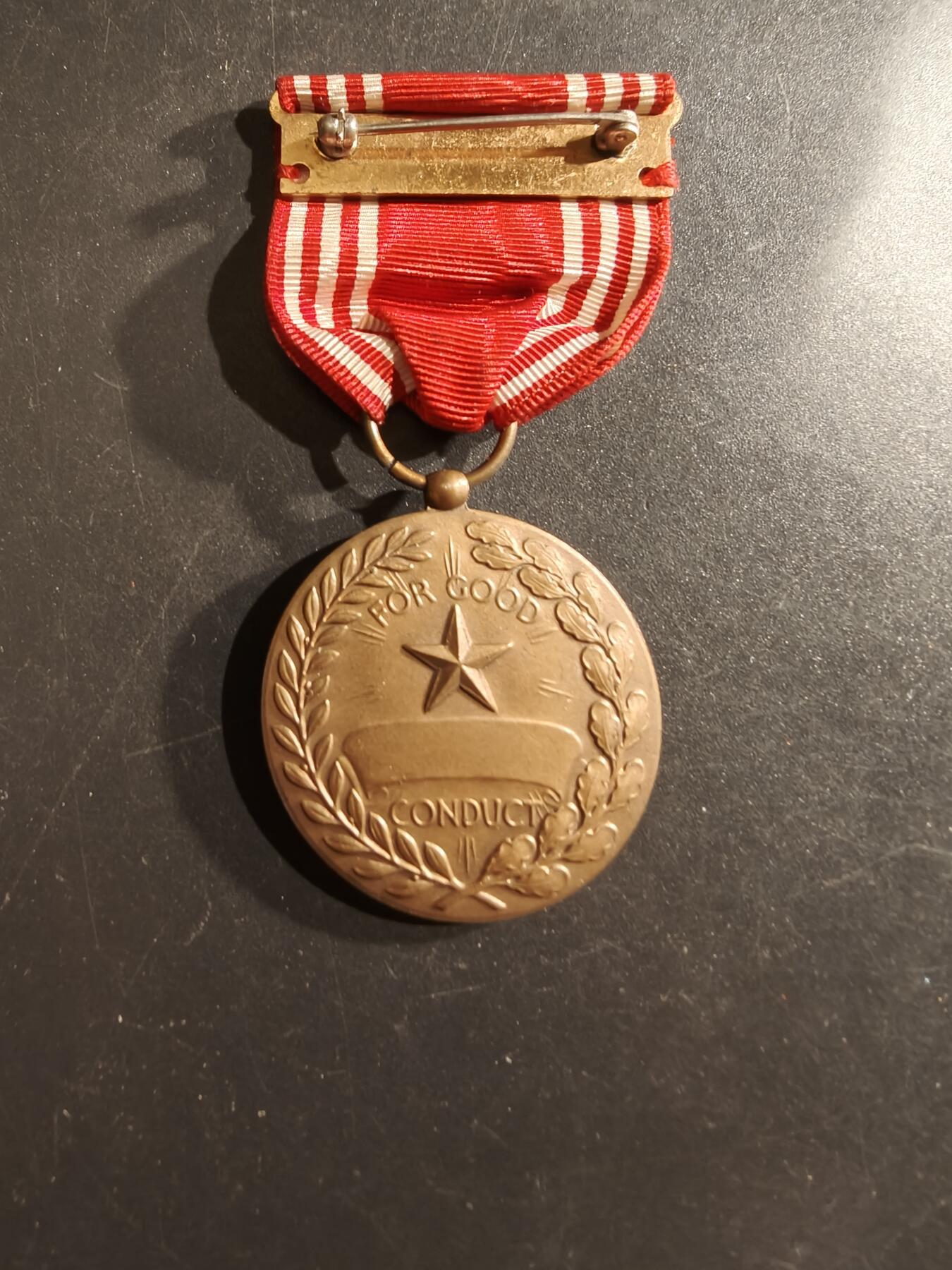 老王徽章第161期 美国陆军品德优良奖章    二战版本