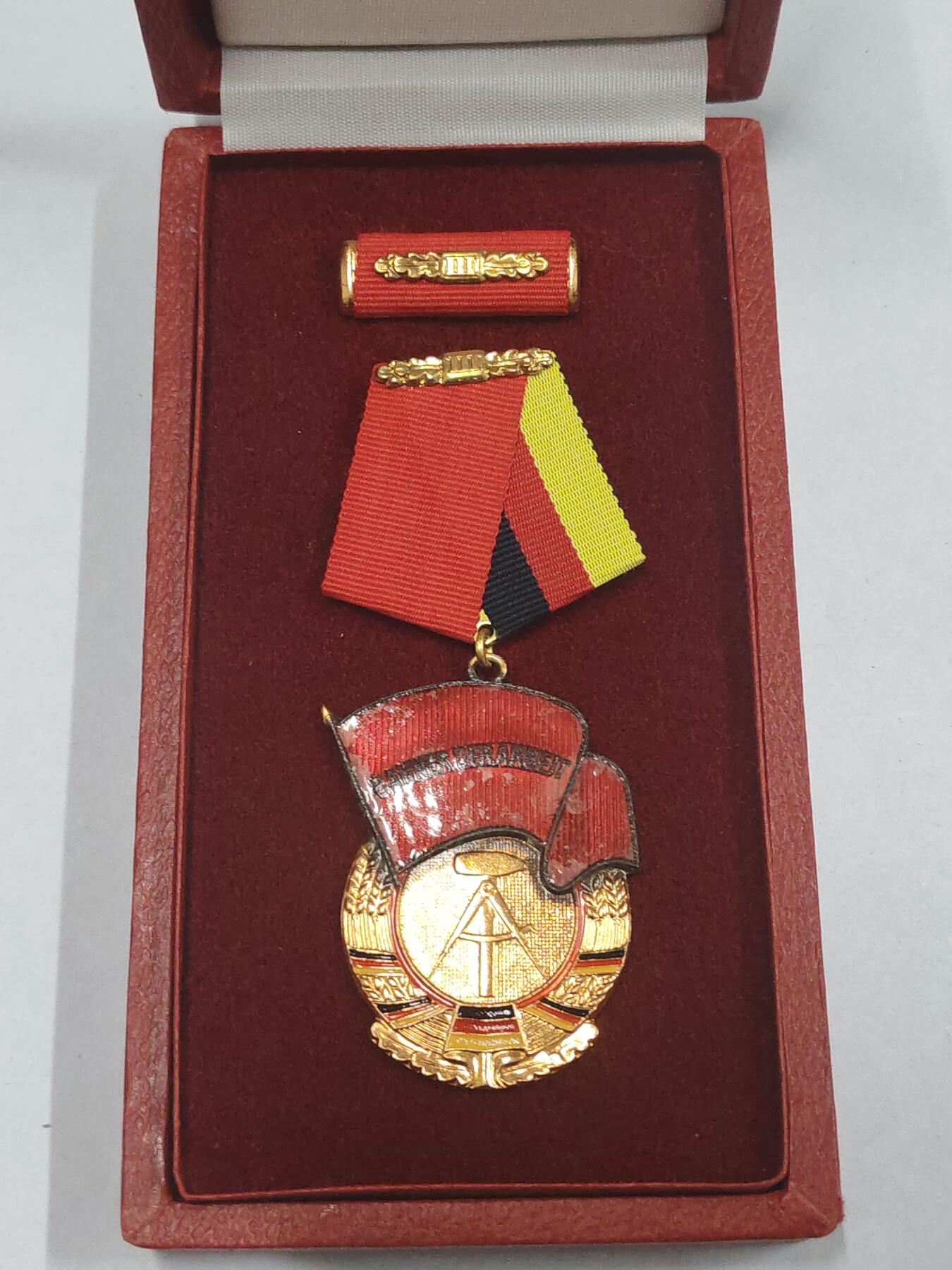 韵星假日拍卖第三十期 -- Rimey Holidays Auction 30 民主德国三级劳动红旗奖章 带原盒略