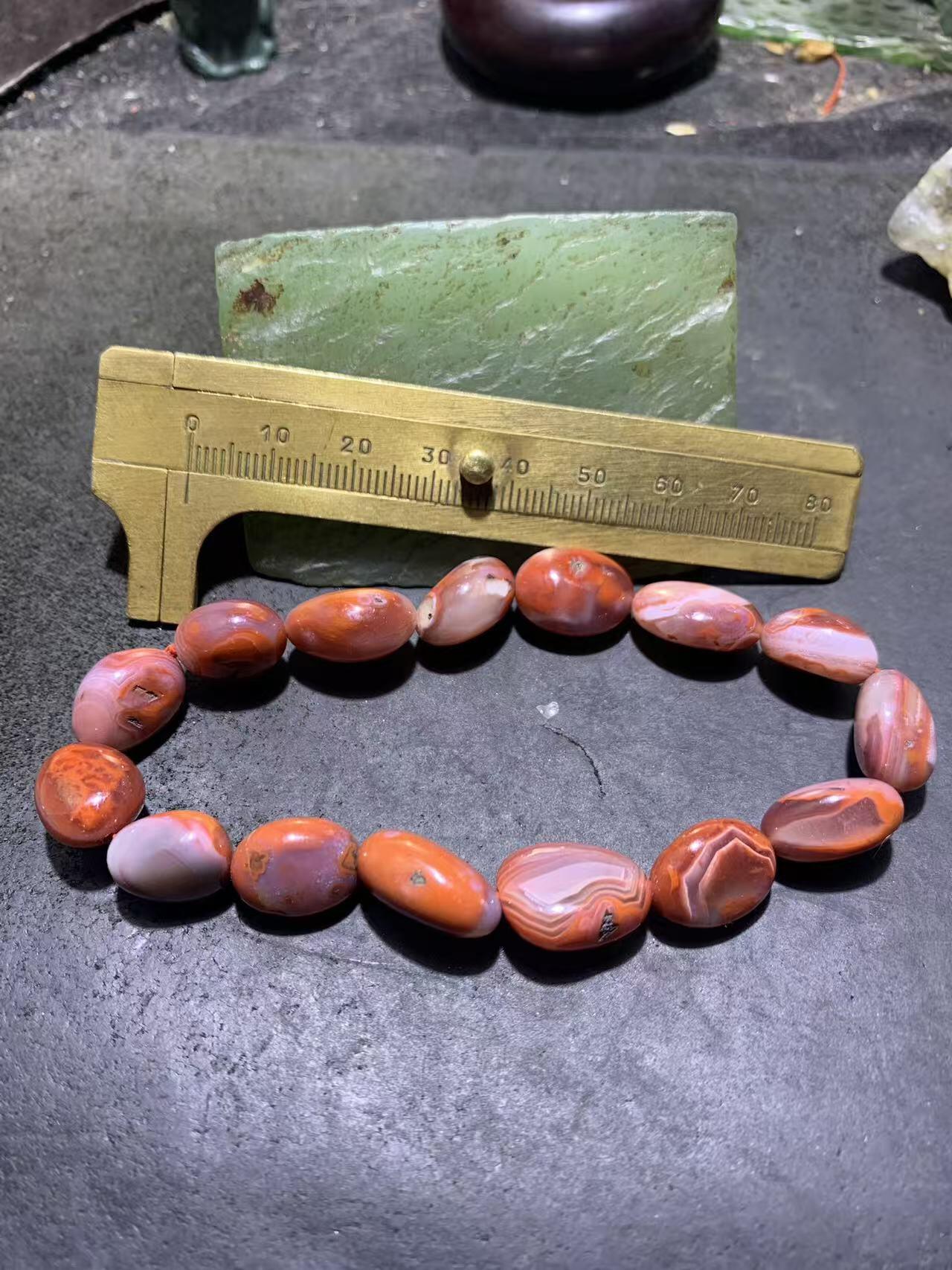 川料原皮红白冰飘南红玛瑙随形单圈手串一条，