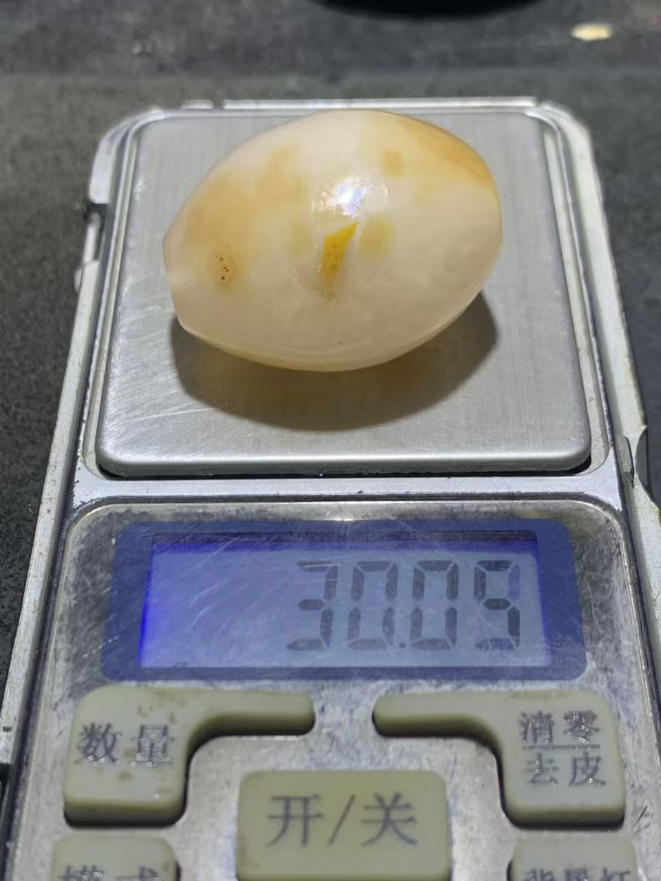 精美冰飘鸡油黄战国红玛瑙随形大勒子一颗