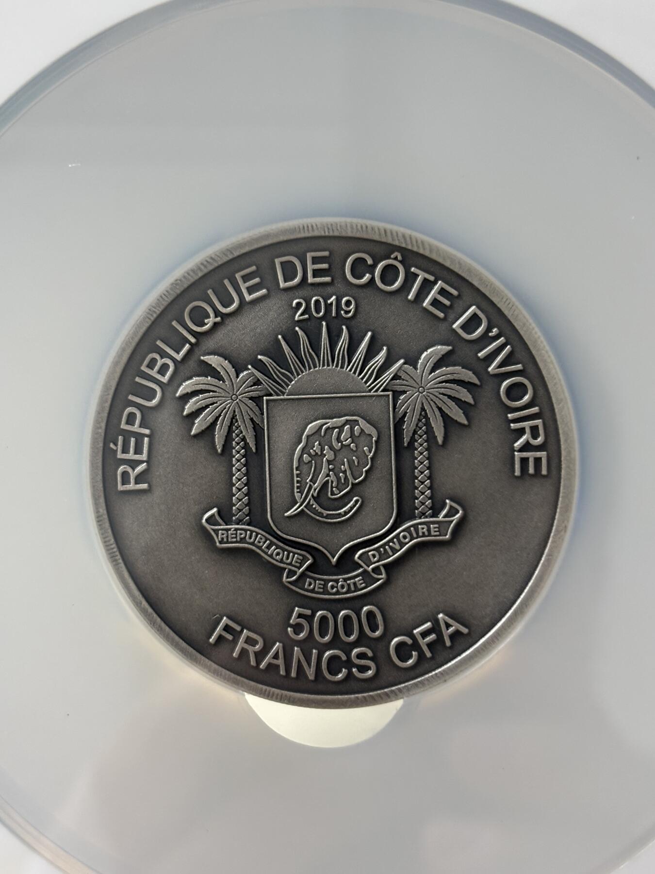 第181期拍卖 科特迪瓦2019年非洲五霸系列犀牛5盎司高浮雕银币NGC-MS70无原盒证书，999银