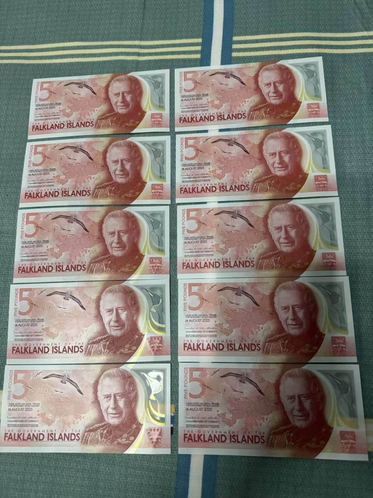 《外钞收藏家》第五百八十一期（畅拍场）（本平台长期征集拍品、欢迎藏友们联系合作） 福克兰群岛最新查尔斯国王5镑A冠首发十张无47 其中四张朦胧号 六张全程无47