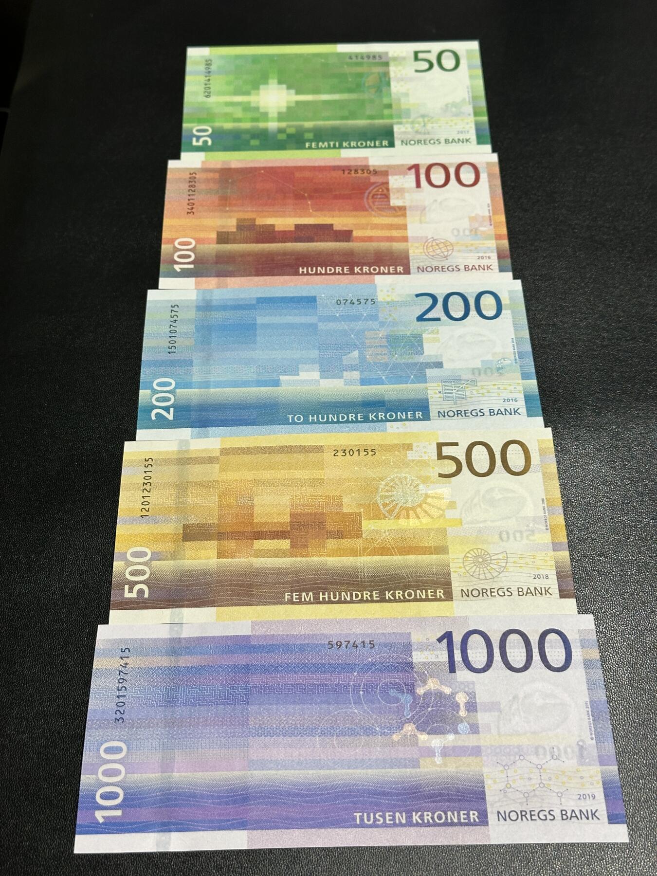 《外钞收藏家》第五百八十二期（精品场）（本平台长期征集拍品、欢迎藏友们联系合作）