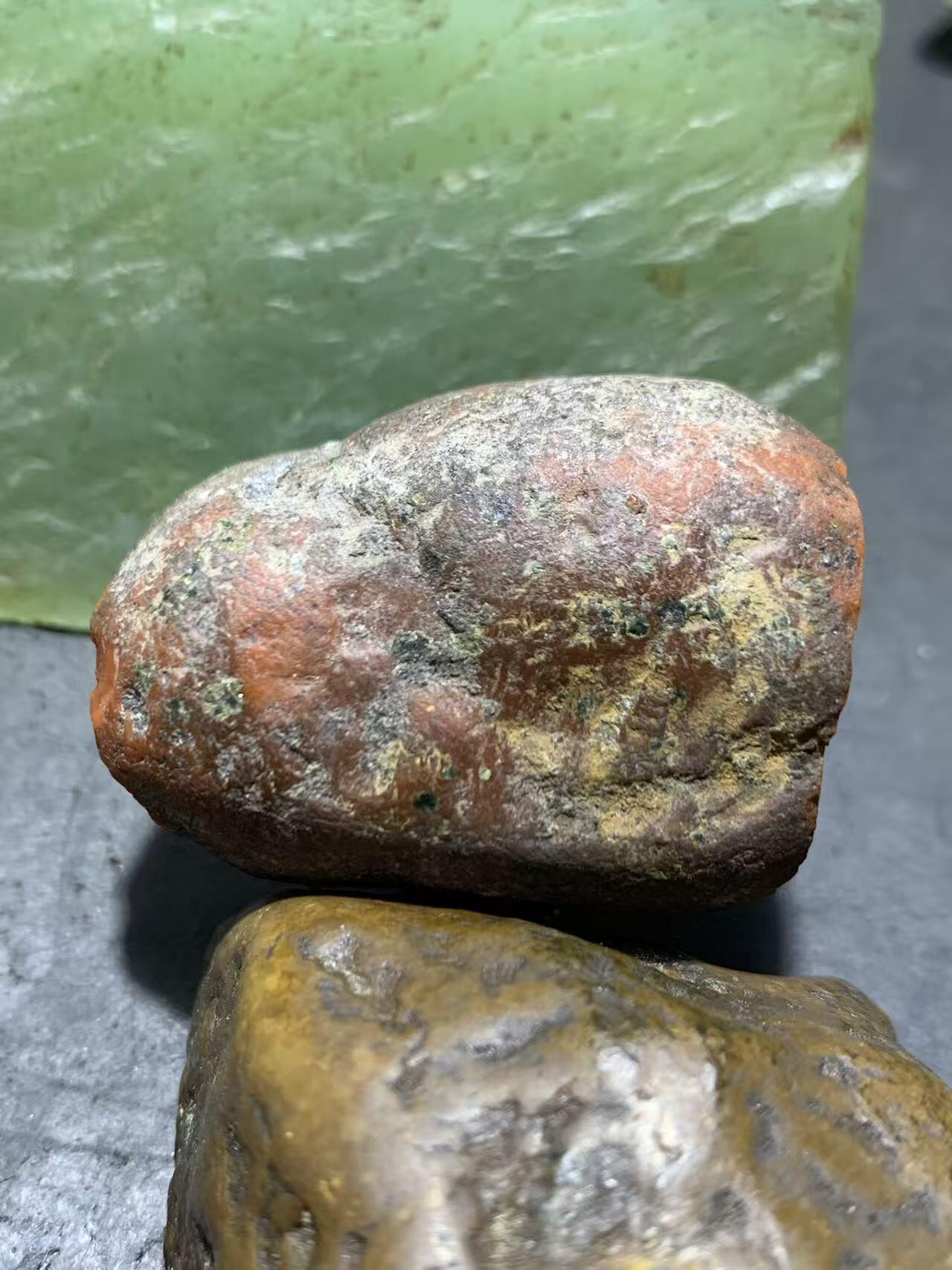 精美原皮红冻料大开窗南红玛瑙原石一颗