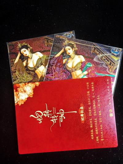 无佣金 不寄存  卡牌设有底价 拒绝小号抬价 大家放心拍 所有拍品部分套有卡膜 部分卡牌多宫 自制卡牌 不包厂瑕 放大镜 品控 勿拍 流拍商品会循环 感谢大家支持 留个关注 不定时上新 谢谢 - 奇点卡牌 宗Rich 天下归心 武则天原色异色粗闪