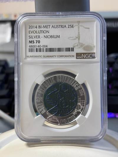 第181期拍卖 - 奥地利2014进化论铌银镶双色纪念币NGC-MS70无盒无证书，金属:900银998铌，重量:10克和7.15克，发行：65000枚