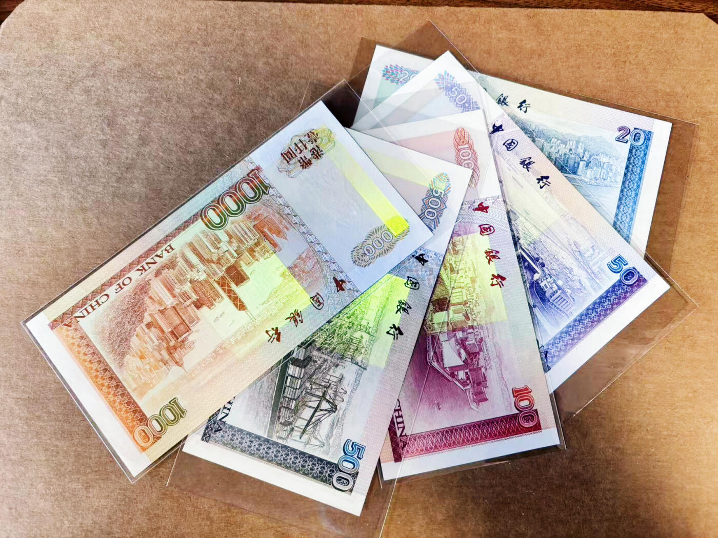 【Blue Auction】世界纸币精拍第746期——18级TOP拍卖/信誉/品质/专业/高效💫 【一组5张 AA冠尾3同】香港 中银 1994年20-1000元 UNC/UNC-