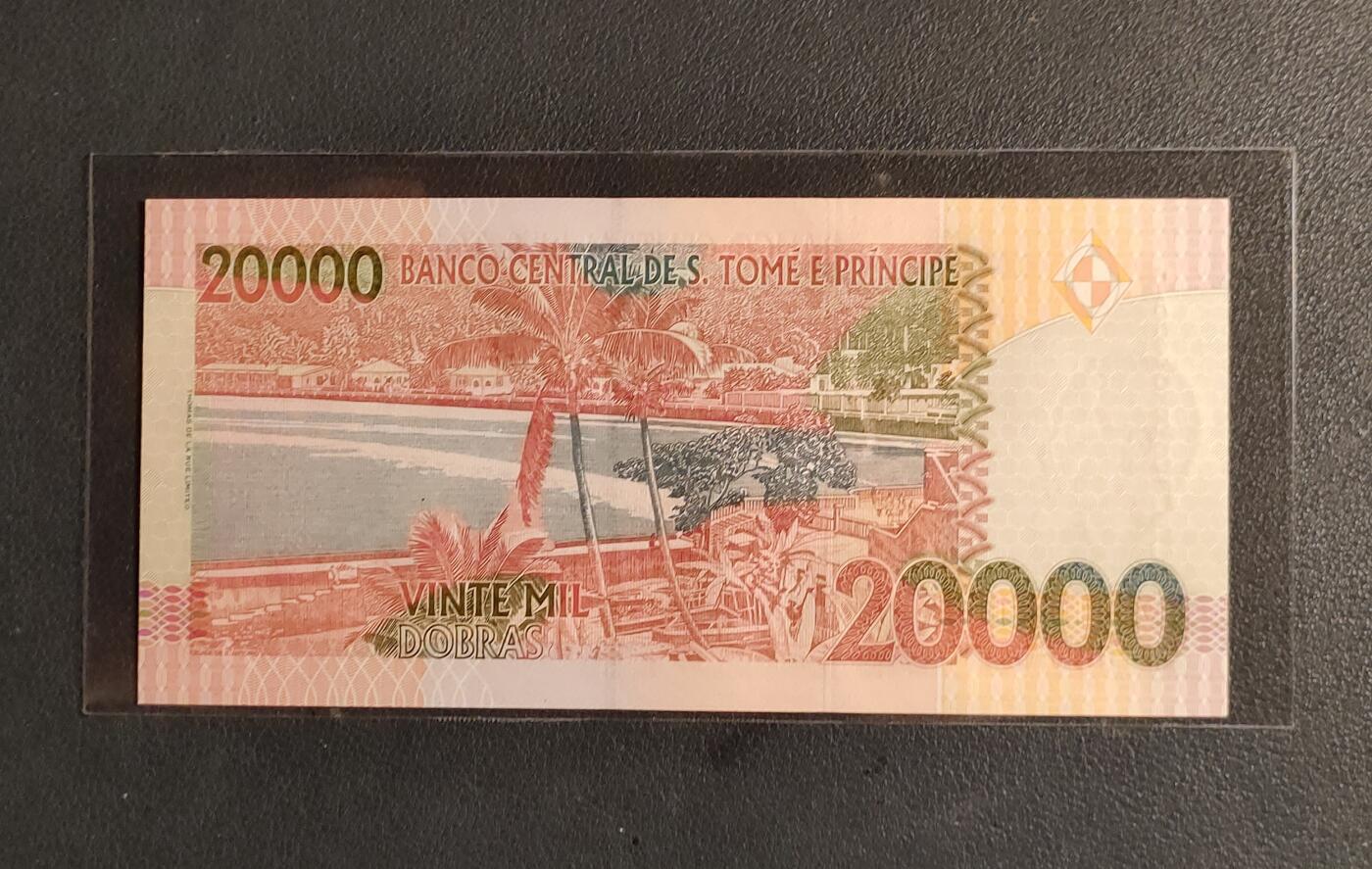 中外各国钞、纪念钞、券专场（第三十二场） 2013年圣多美和普林西比20000多布拉纸币 鸟钞 非洲钱币 全新（无47）