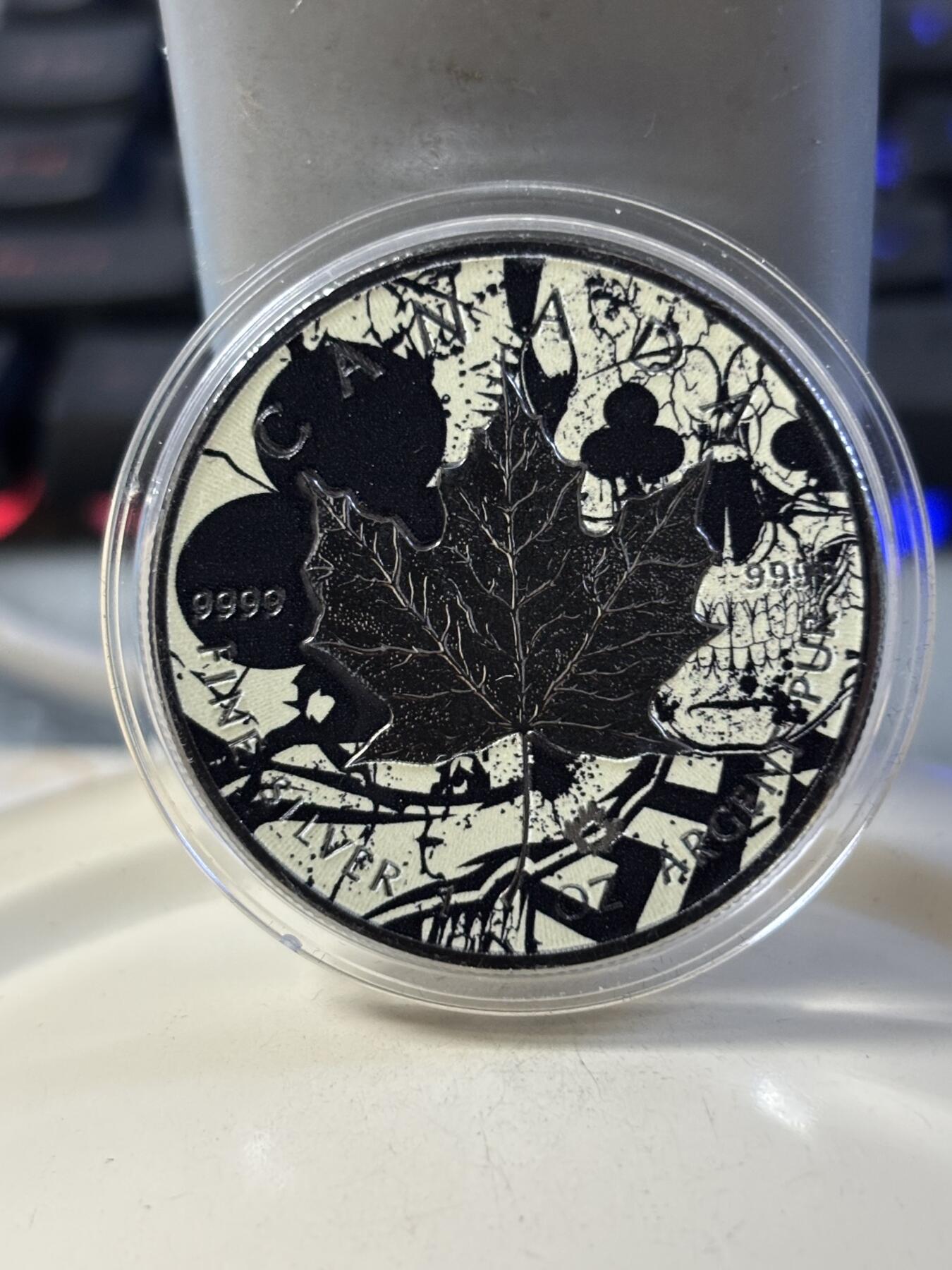 第181期拍卖 加拿大2017枫叶黑金帝国钌化骷髅1盎司黑钌银币，999银钌化，发行200枚