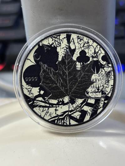 第181期拍卖 - 加拿大2017枫叶黑金帝国钌化骷髅1盎司黑钌银币，999银钌化，发行200枚