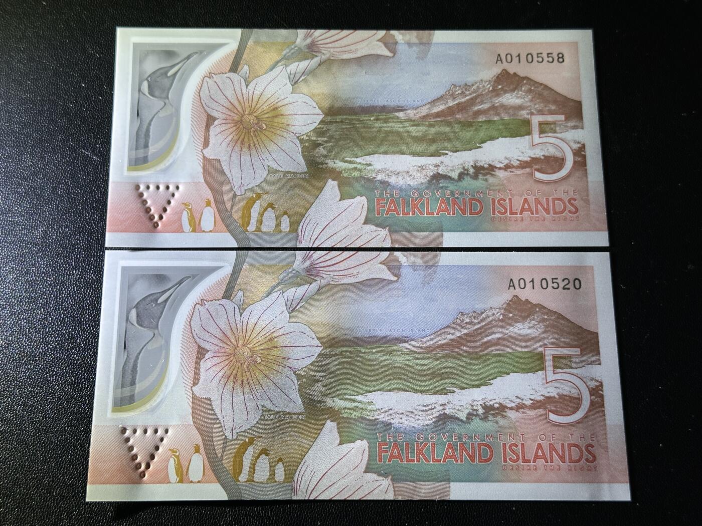 《外钞收藏家》第五百八十二期（精品场）（本平台长期征集拍品、欢迎藏友们联系合作） 2025年福克兰群岛5镑 A冠 2张一起 全新UNC 无47尾520、558