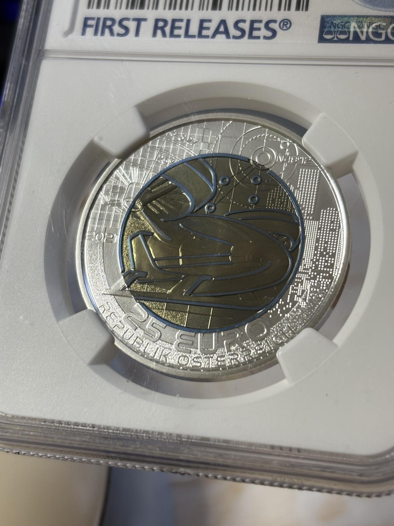 第181期拍卖 获奖奥地利2021年银铌双金属系列智能交通25欧银币NGC-MS70首无盒证书，2023年度克劳斯最佳双金属币面值:25欧元，金属:900银/998铌，重量:9/6.5克，直径:35毫米，发行：65000枚