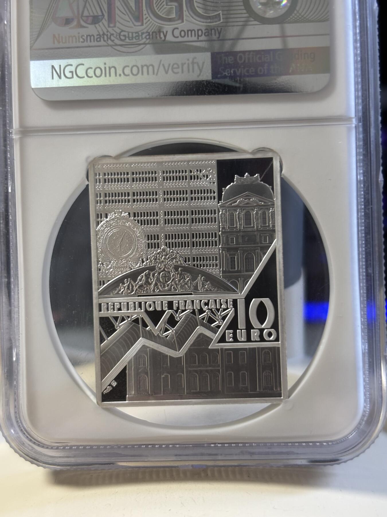 第181期拍卖 法国2023年卢浮宫杰作安托瓦内特王后与玫瑰彩银币NGC-PF70首无盒无证书，999银，22.2克，发行3000枚