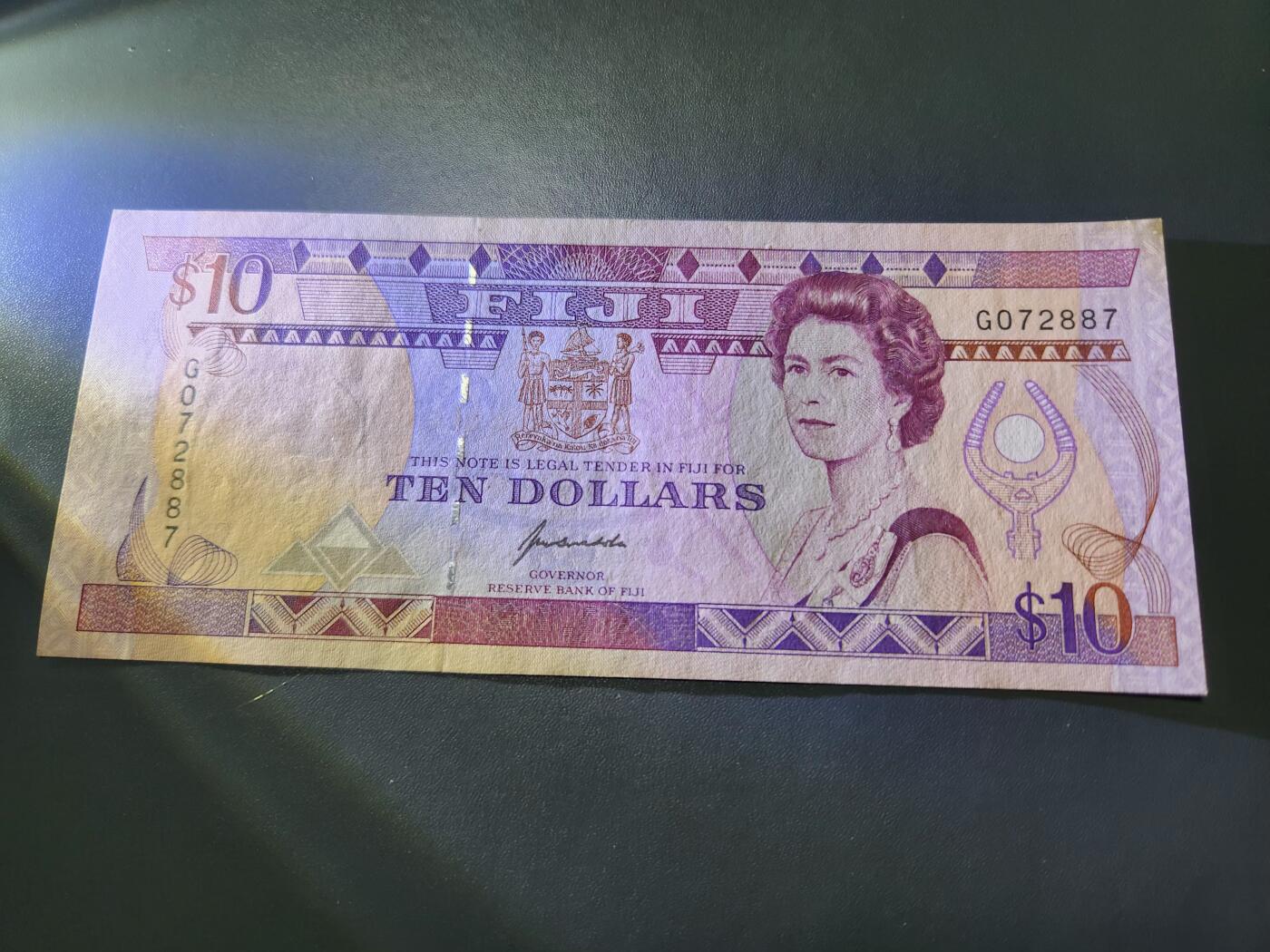 11月8号晚上8点 外国纸币自动截拍第53场 斐济10原票近新角上有脏