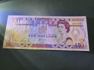 11月8号晚上8点 外国纸币自动截拍第53场 - 斐济10原票近新角上有脏