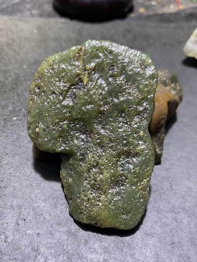 新疆戈壁风化纹和田玉青玉原石一颗， - 新疆戈壁风化纹和田玉青玉原石一颗，