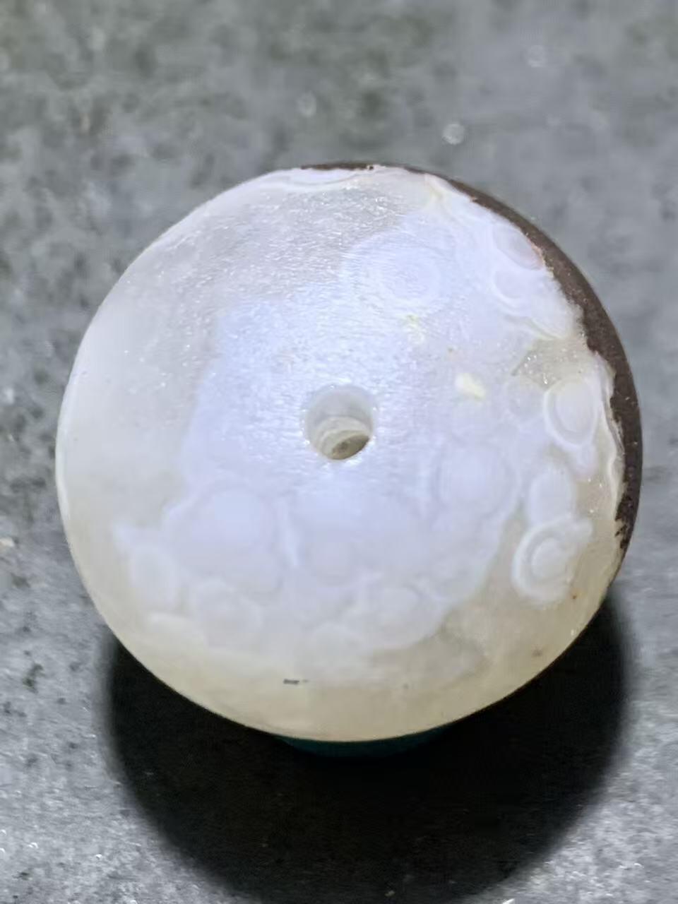 精美罕见冰飘原皮天眼纹战国红玛瑙圆珠一个