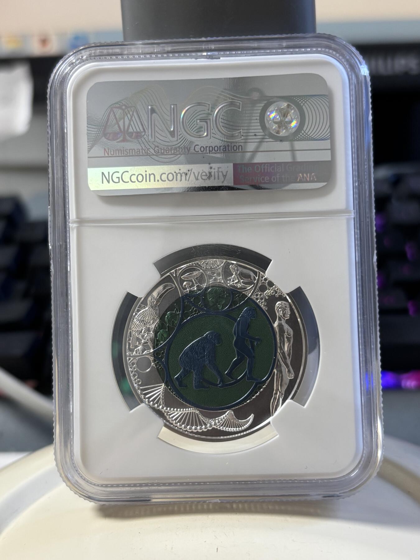 第181期拍卖 奥地利2014进化论铌银镶双色纪念币NGC-MS70无盒无证书，金属:900银998铌，重量:10克和7.15克，发行：65000枚