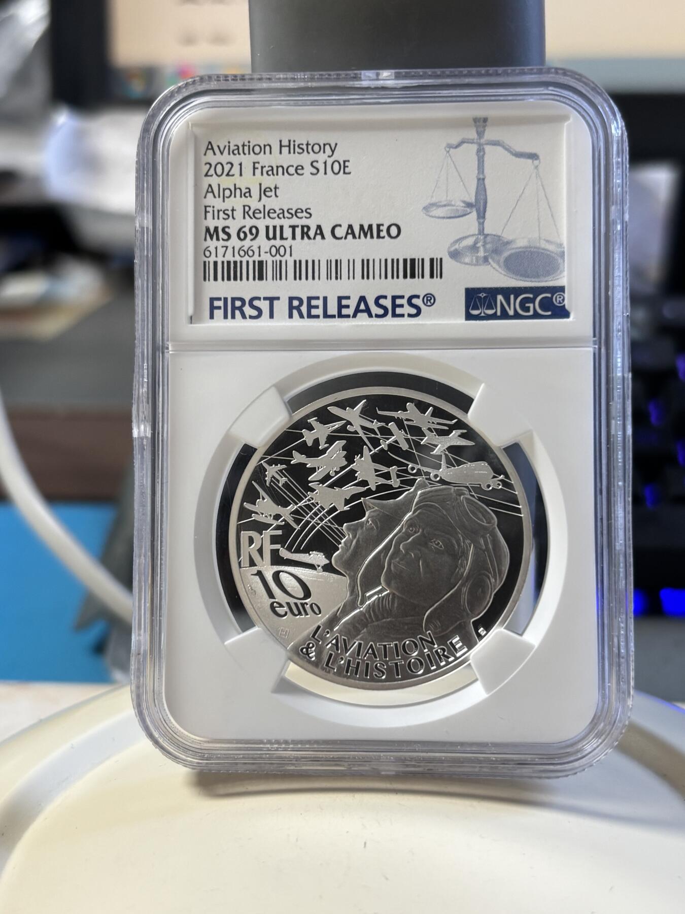 第181期拍卖 法国2021年航空历史系列阿尔法喷气机纪念彩色银币NGC-MS69首无盒无证书，999银，22.2克，发行2500枚