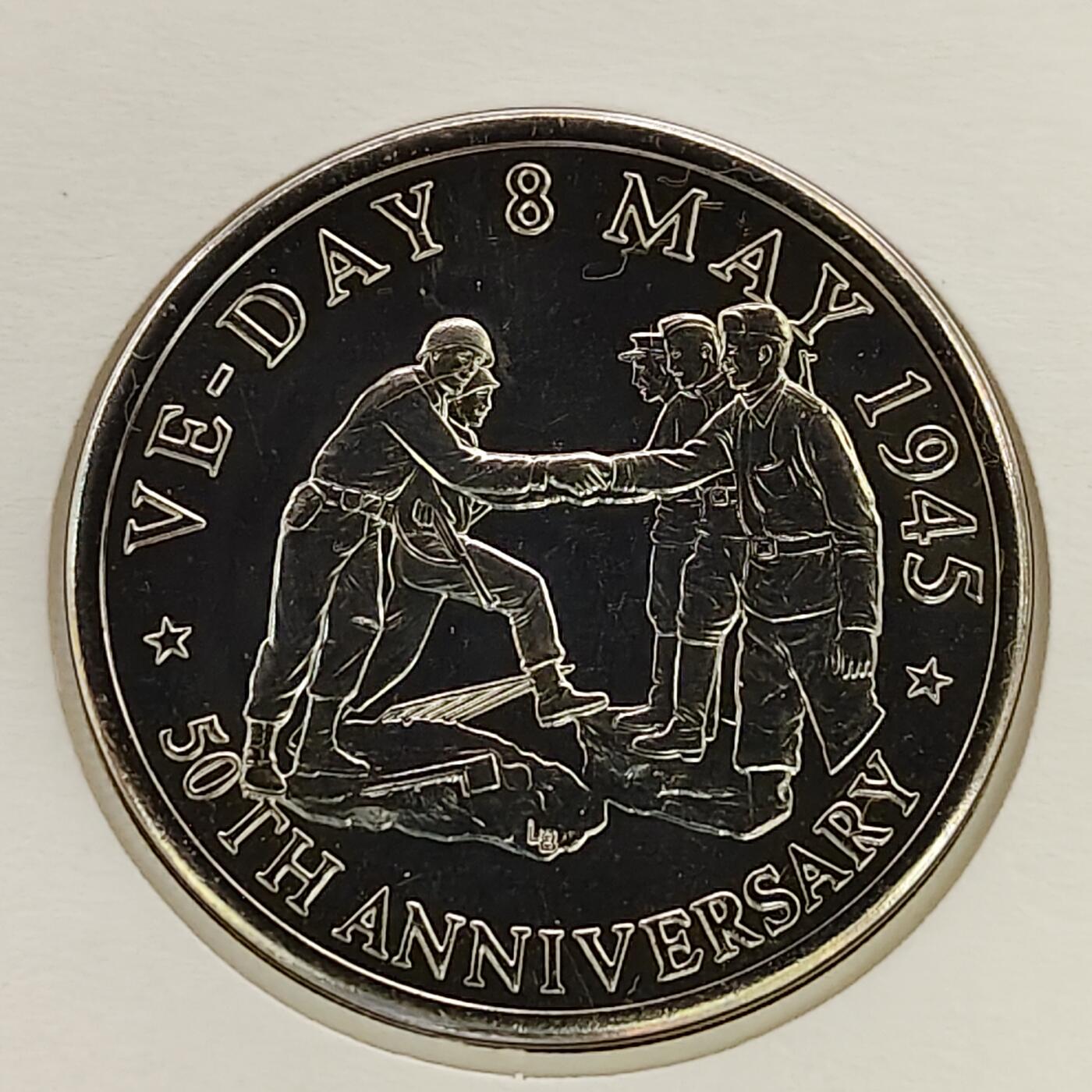 【全场包邮】纯粹捡漏拍475场（免费代拍第12场） 【邮币封】特克斯和凯克斯群岛1995年5克朗二战胜利50周年-易北河会师克朗型纪念币邮币封