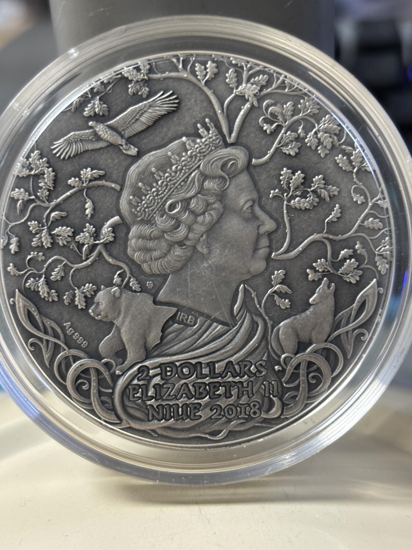 第181期拍卖 纽埃2018年斯拉夫之神系列雷神佩龙镶嵌木头2盎司银币，999银，发行500枚，银价也差不多700了