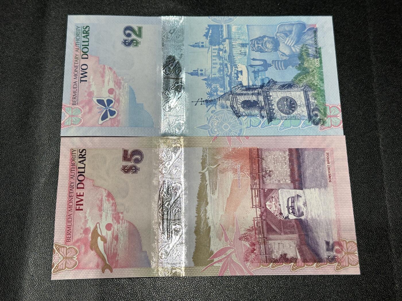 《外钞收藏家》第五百八十二期（精品场）（本平台长期征集拍品、欢迎藏友们联系合作） 百慕大2元无47+洋葱冠5元 2张一起 全新UNC