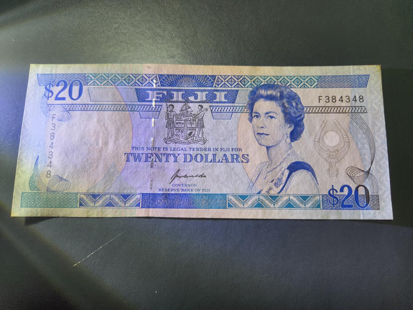 11月8号晚上8点 外国纸币自动截拍第53场 斐济20原票近新角上有脏