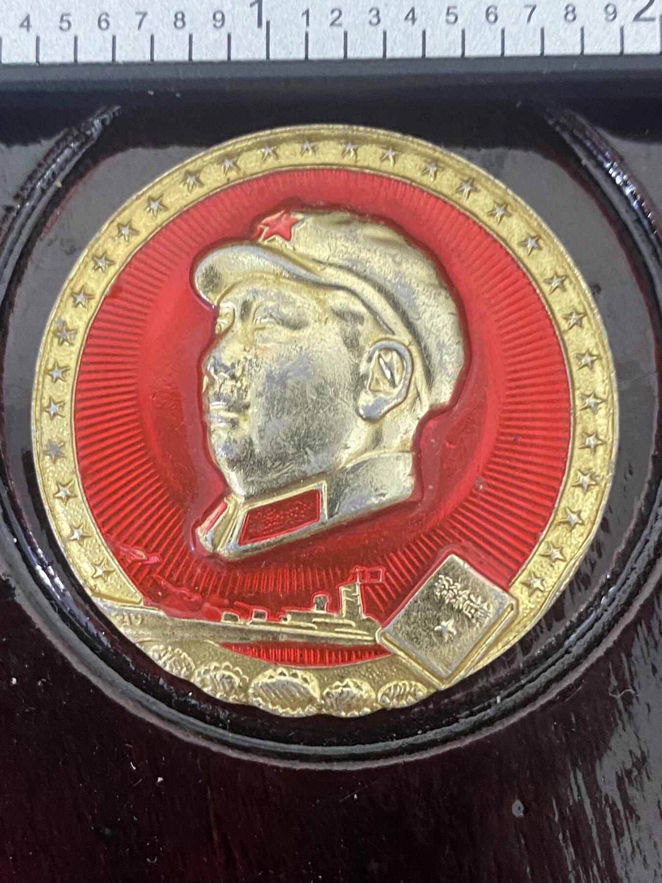 江南站杂件 毛主席像章