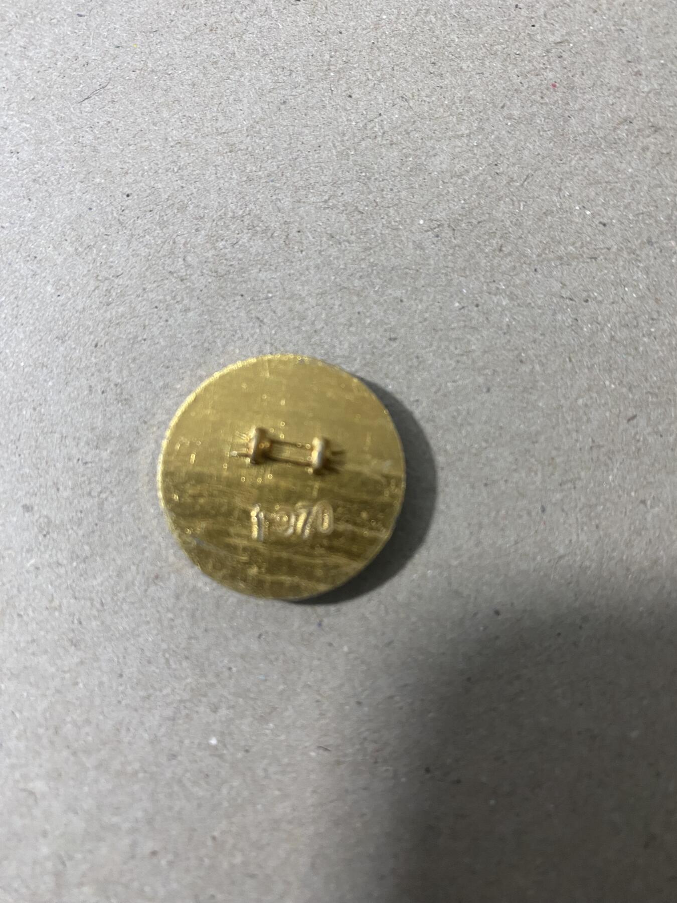 江南站杂件 校徽三枚