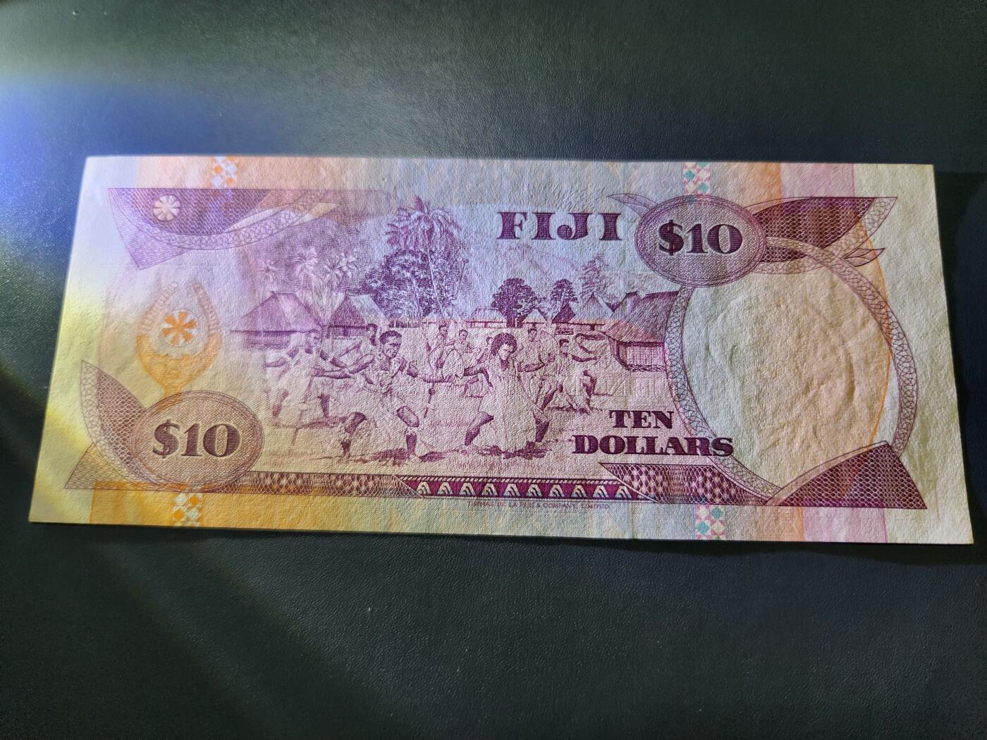 11月8号晚上8点 外国纸币自动截拍第53场 斐济10原票近新角上有脏