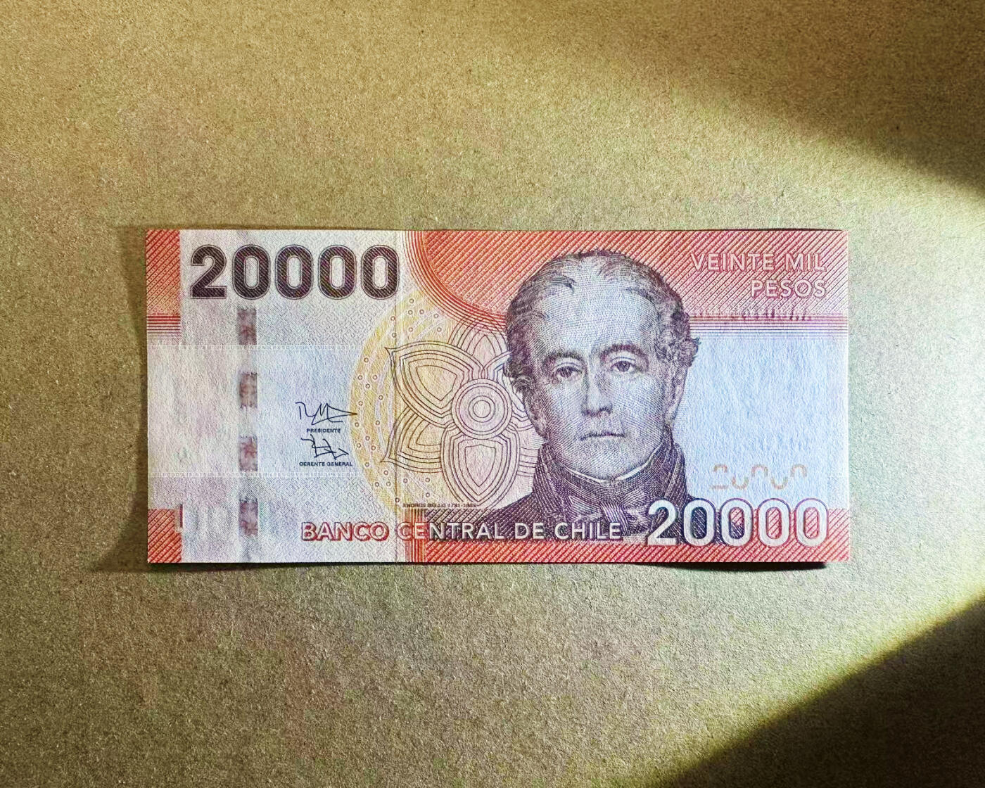 【Blue Auction】世界纸币精拍第746期——18级TOP拍卖/信誉/品质/专业/高效💫 【AA】智利 20000比索  全新UNC