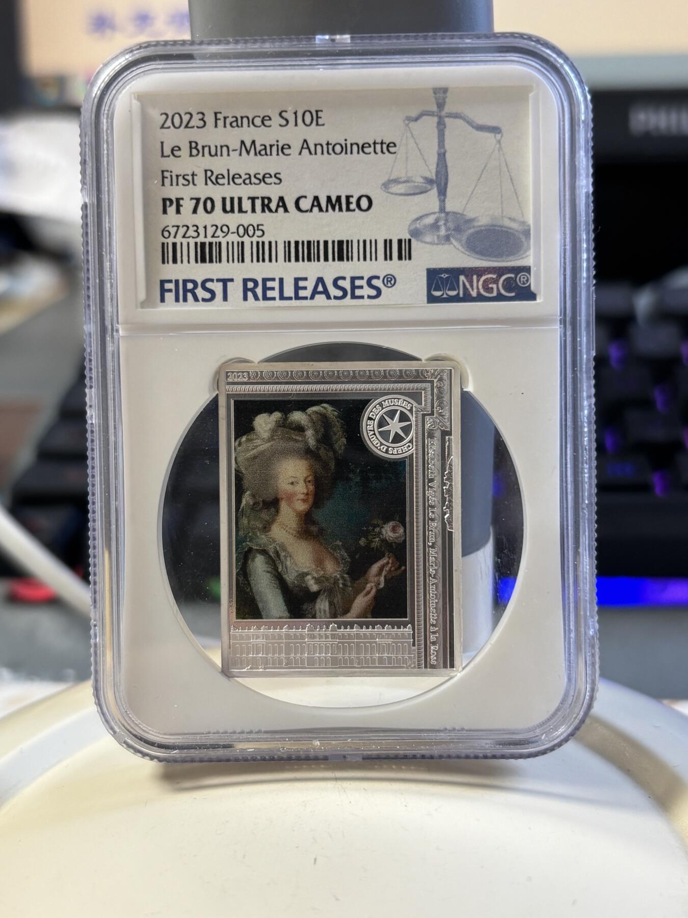 第181期拍卖 法国2023年卢浮宫杰作安托瓦内特王后与玫瑰彩银币NGC-PF70首无盒无证书，999银，22.2克，发行3000枚