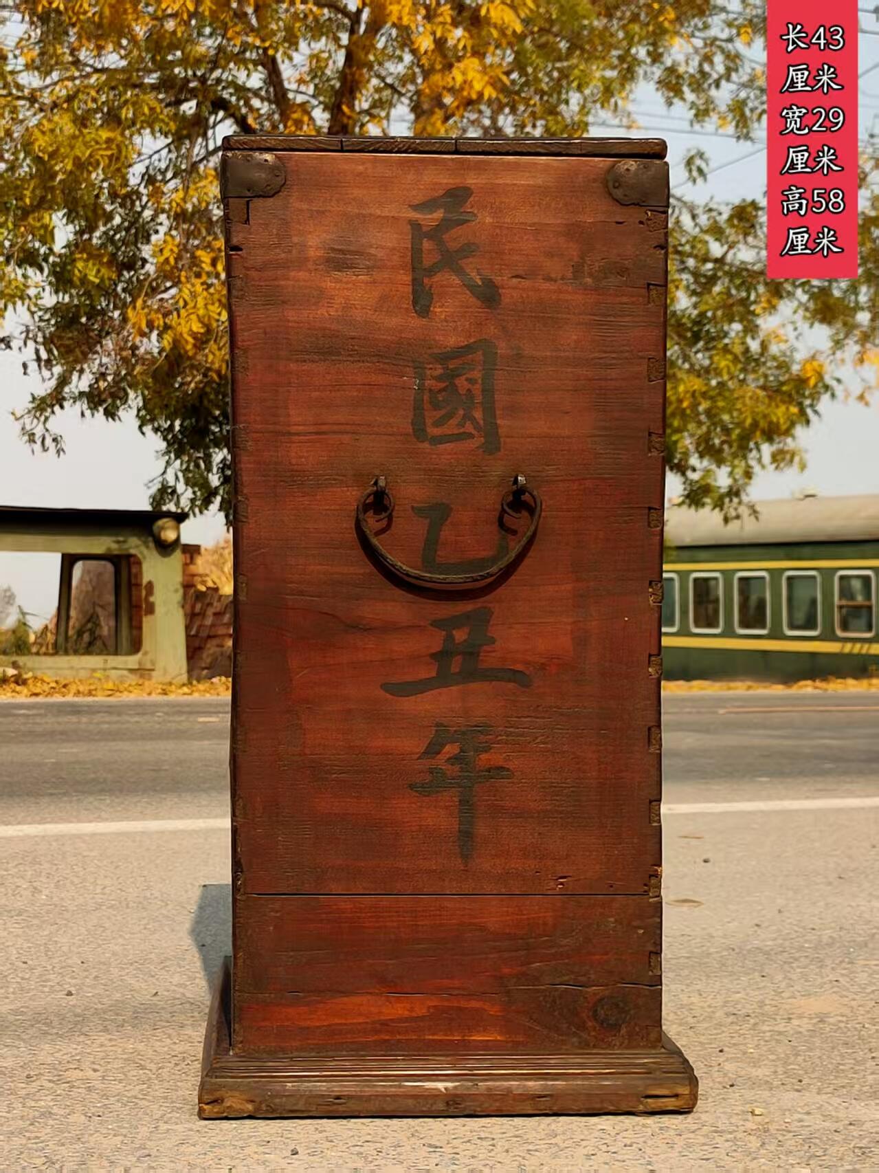 民国时期书箱  做工精湛   难得佳品