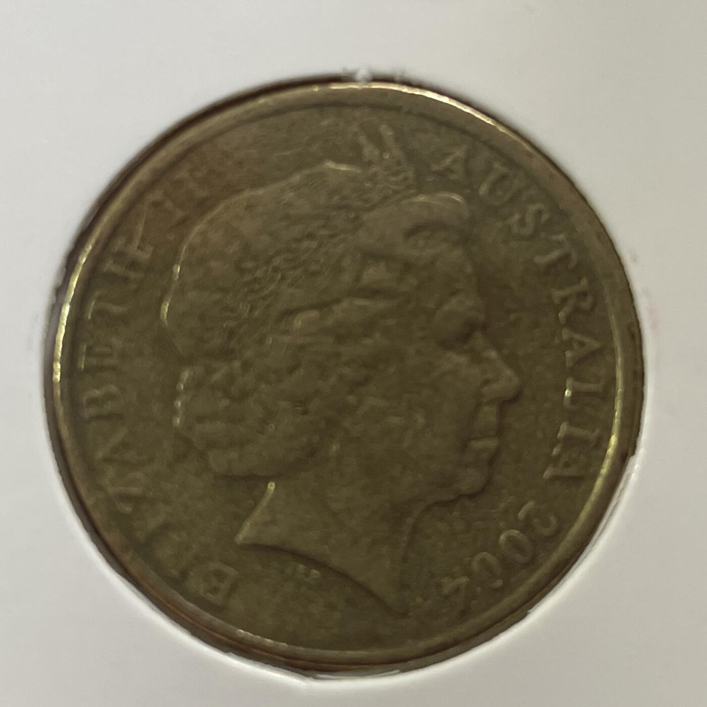 【澳大利亚硬币】限时专场（1澳元 ~4.6557人民币 ） 2004年1澳元著名袋鼠币一枚  【17】